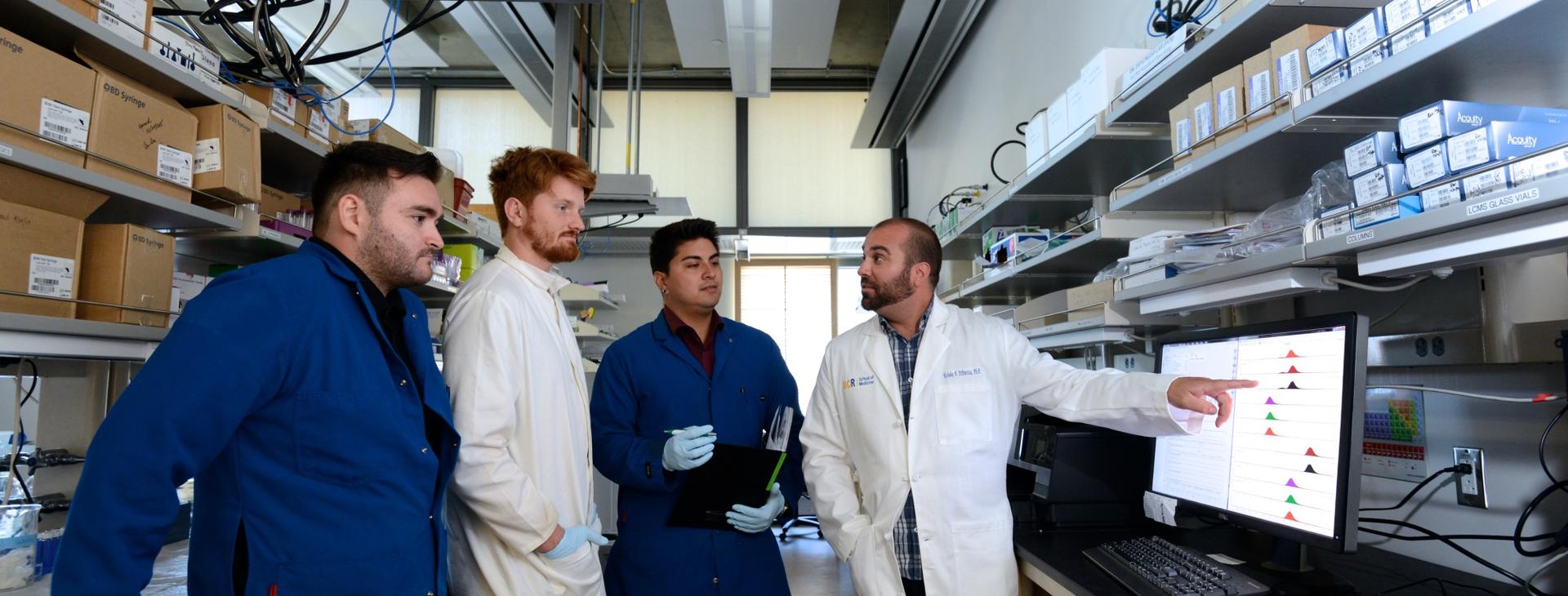 phd_curriculum_banner Students in lab with Dr. DiPatrizio